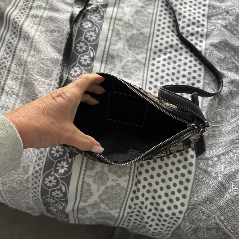 Stylish Coach Black Crossbody Camera Bag - Picture 2 of 3